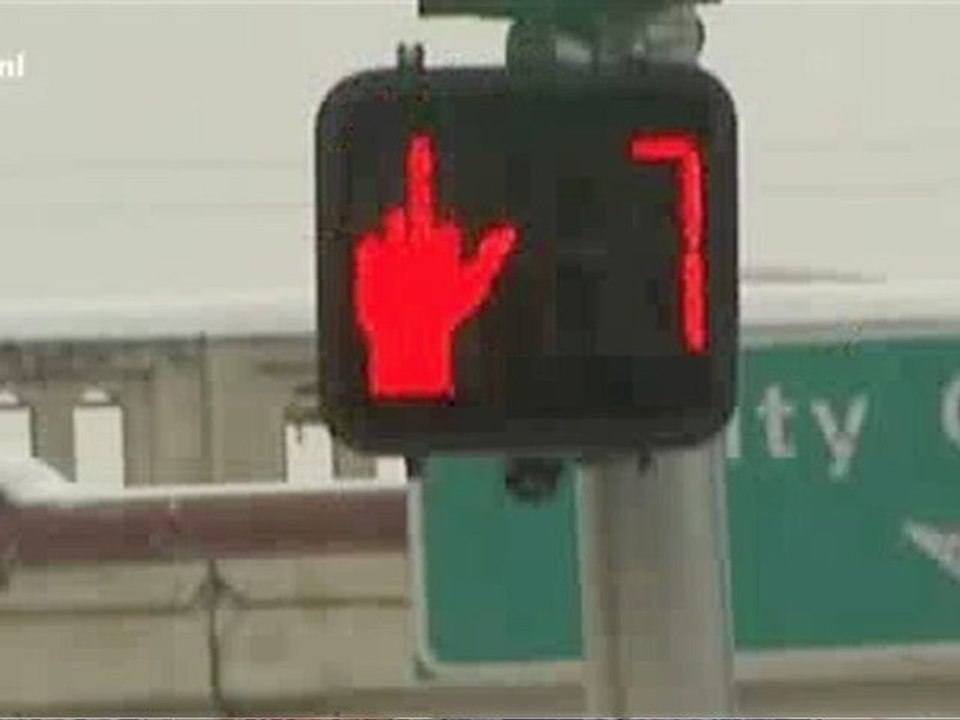 Le feu de signalisation insultant.