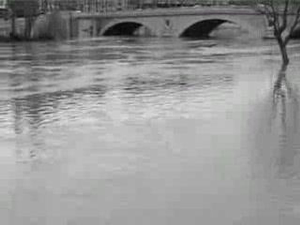 Paris, dimanche, 15h  - Clovis Libert