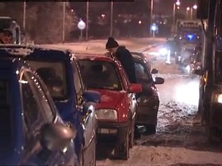 Snow creates overnight travel chaos