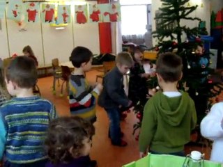 LE SAPIN VA AVOIR LES BOULES ^^