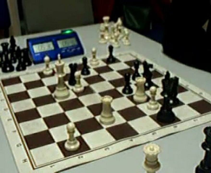 ECHECS : STEPH 0 VS 1 JULIEN (COUPE 2010)
