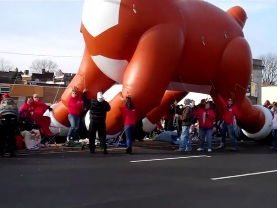 Un des rennes du père Noël embroché lors d'une parade
