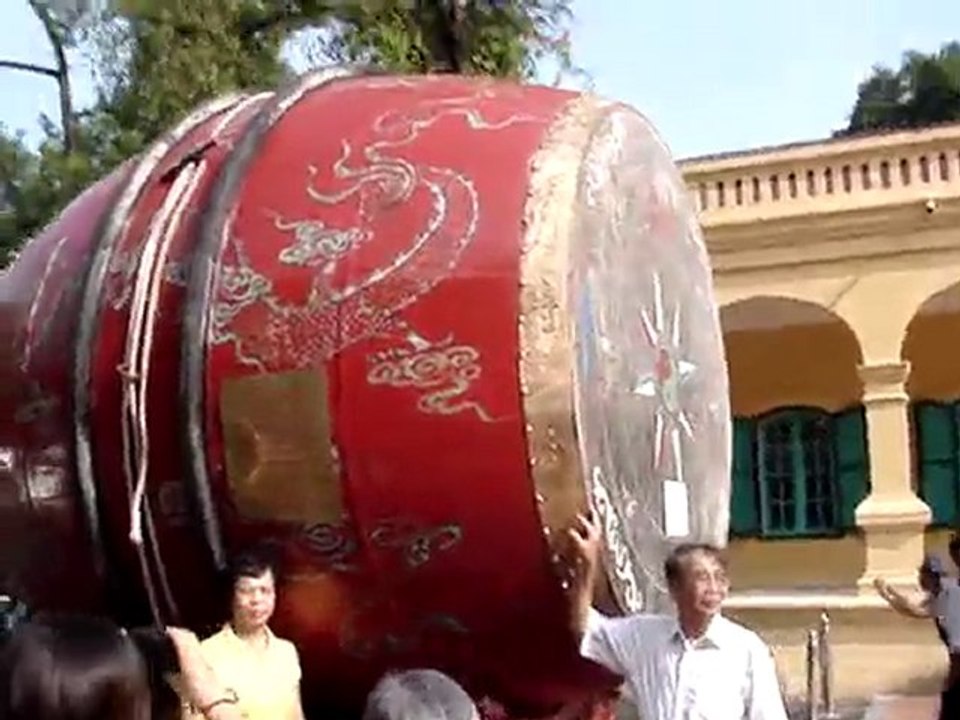 Chuông trống chiêng của BS Tô tại đại lễ ngàn năm TLHN P1