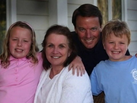 Elizabeth Edwards loses battle to breast cancer