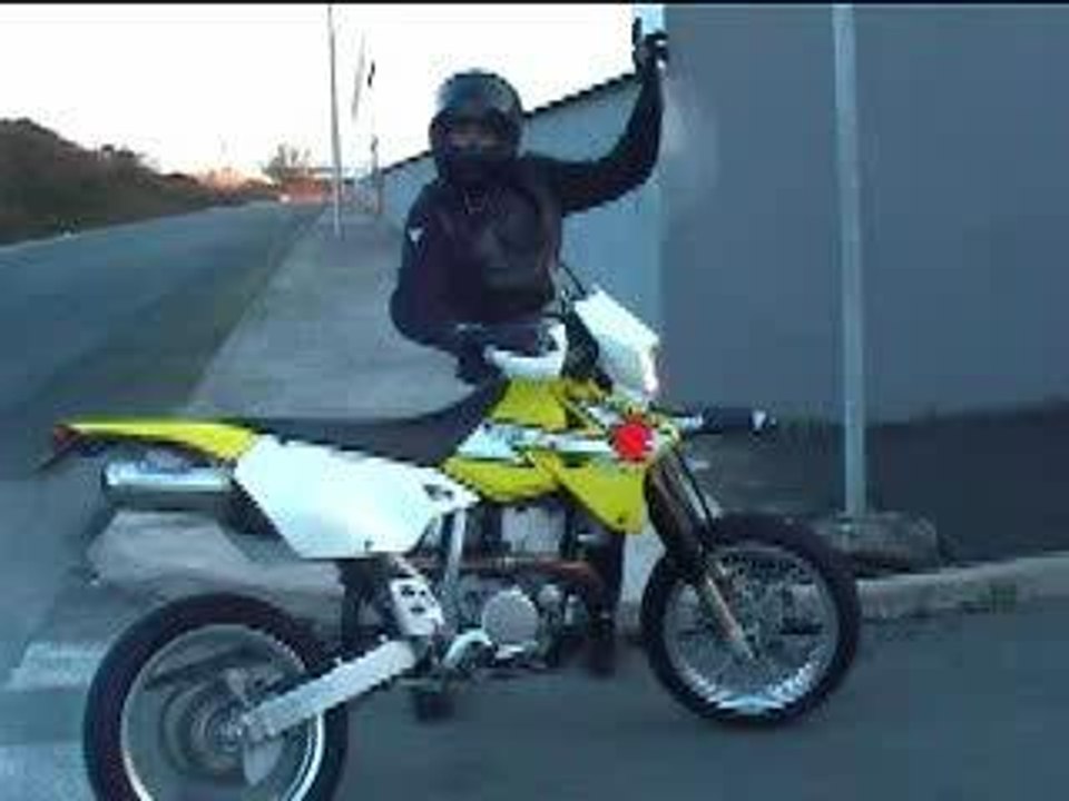 Un supermotard qui tombe