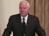 WikiLeaks: Robert Gates, en visite en Afghanistan, dédramatise