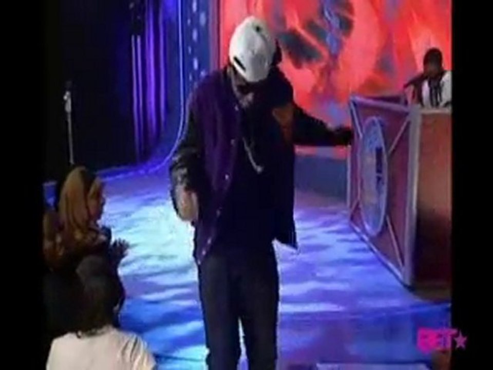 Lloyd Performs 'Lay It Down'