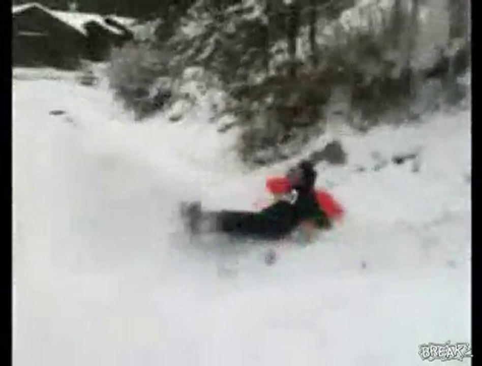 Salta col bob e si pialla il fondoschiena