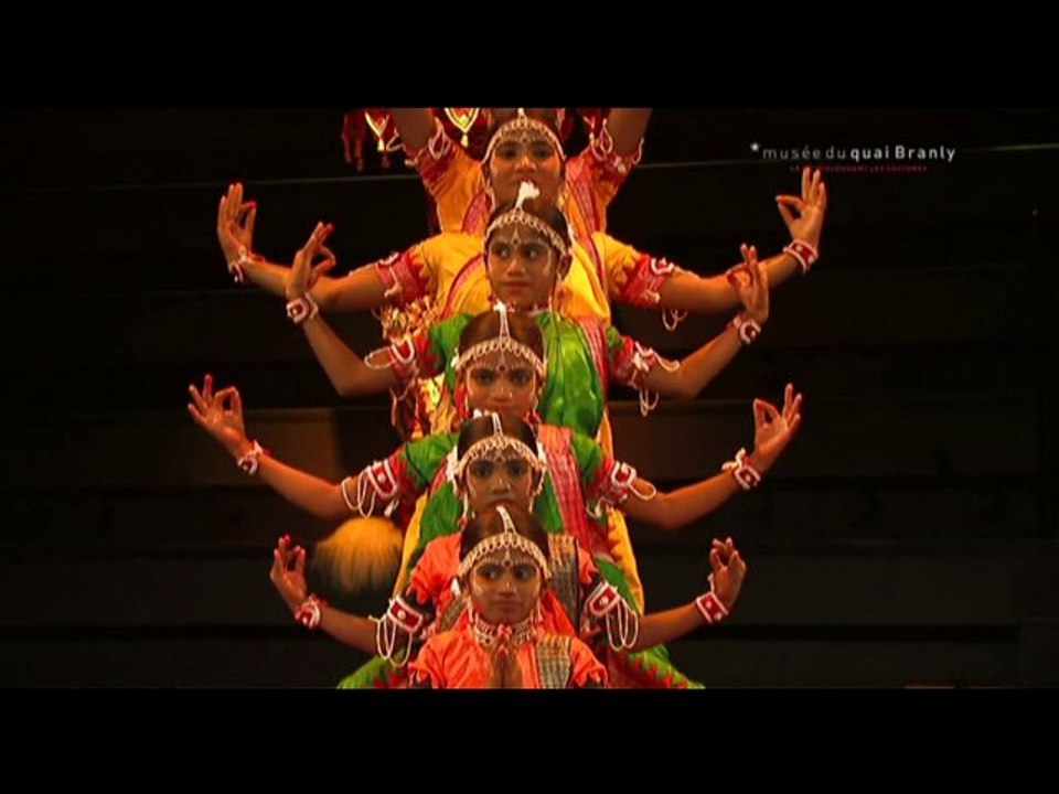 Les enfants acrobates Gotipuas (Orissa, Inde)
