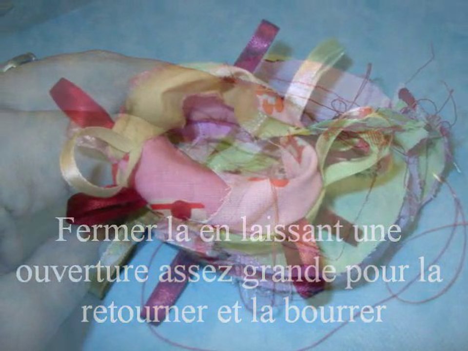 tuto balle en tissu et ruban avec grelot et papier bruissant