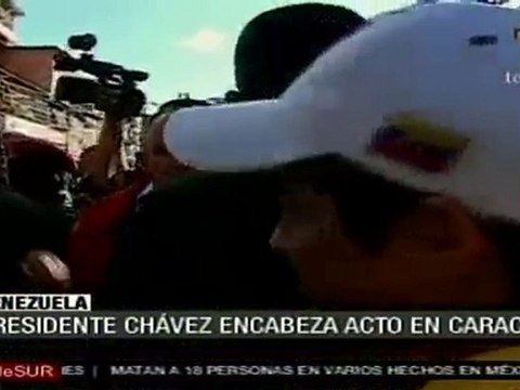 Presidente Chávez supervisa refugios de damnificados en Caracas