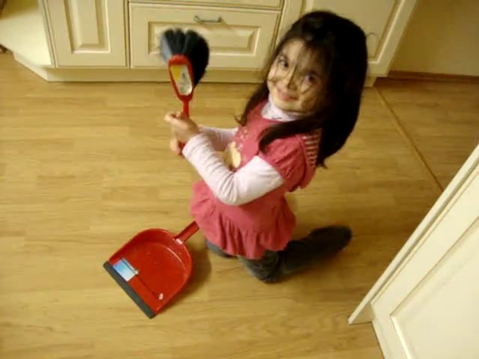 irem temizlik yaparken