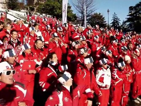 Flashmob 350 moniteurs de Ski à Paris