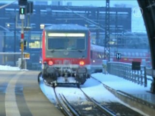 Снегопад мешает работе транспорта в Европе