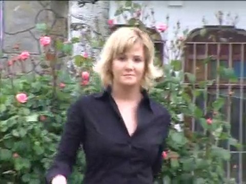 Canlı yayında gülme krizine giren spiker daha önce de gülmüş