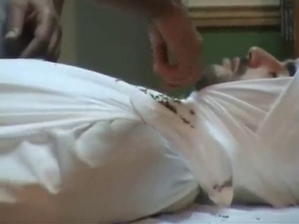 L'enveloppement du mort dans un linceuil