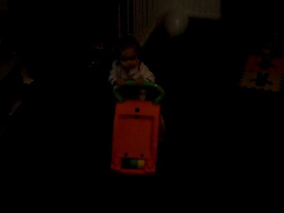 Je marche avec mon trotteur !!