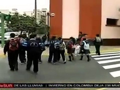 Despenalizan relaciones sexuales entre menores de edad en Perú