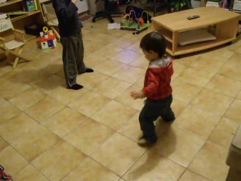 Nolan chante, Noé danse