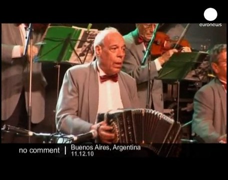 Argentina: dancing in the street - no comment