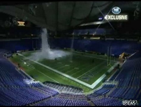 Il tetto dello stadio dei Viking collassa per la neve