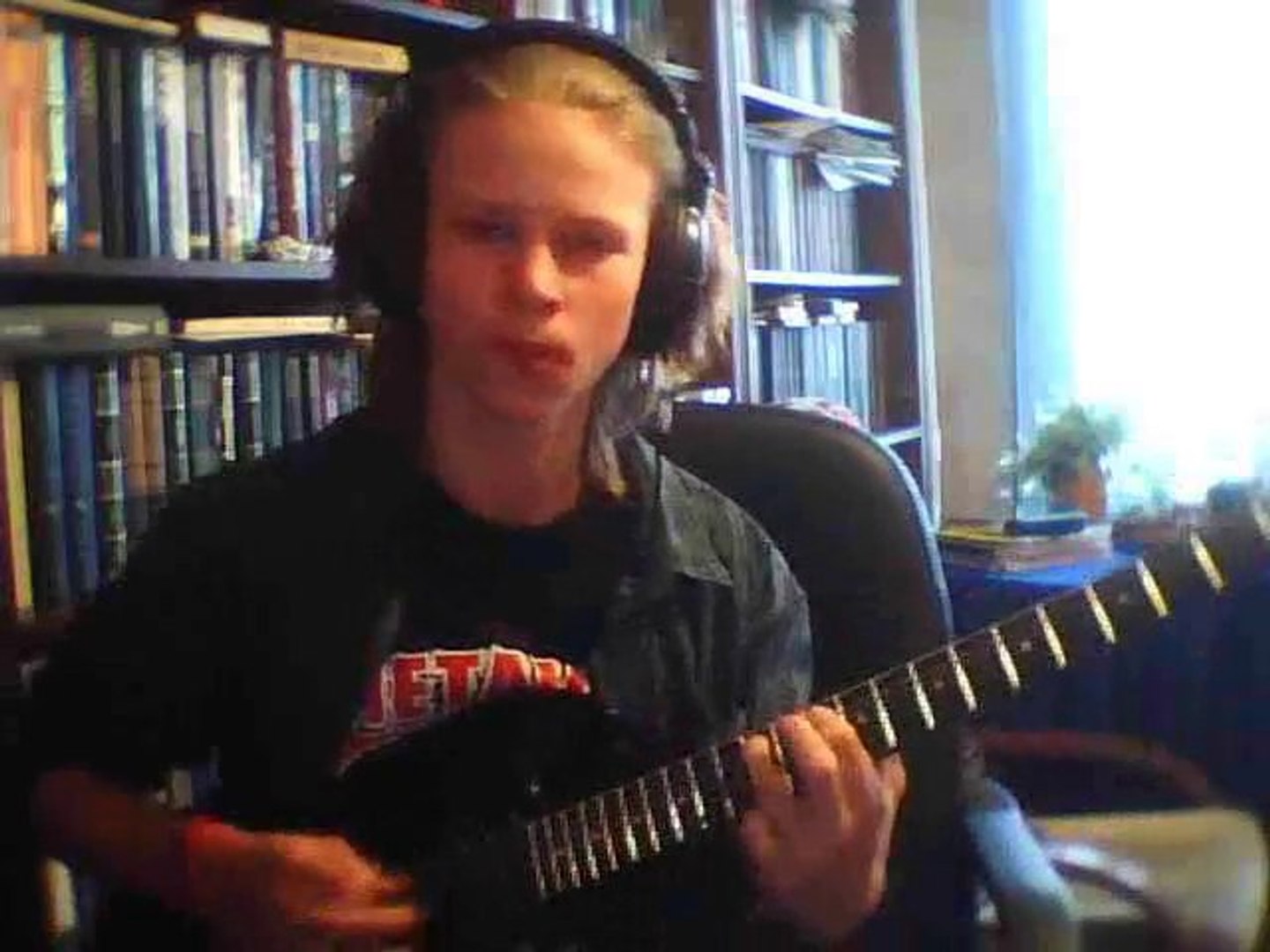 ⁣Metal Playing