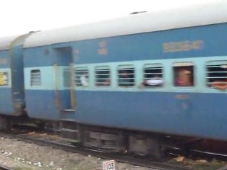 Inde 2010 - Jammu > Chandigarh - Un train qui passe