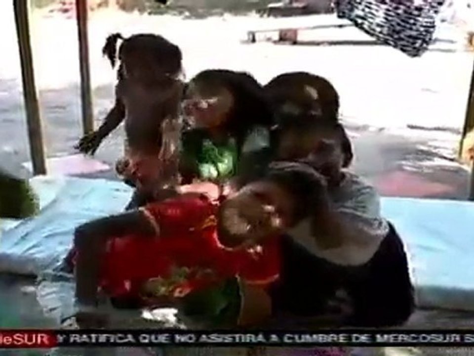 Solidaridad y ayuda mutua entre damnificados por lluvias en Venezuela