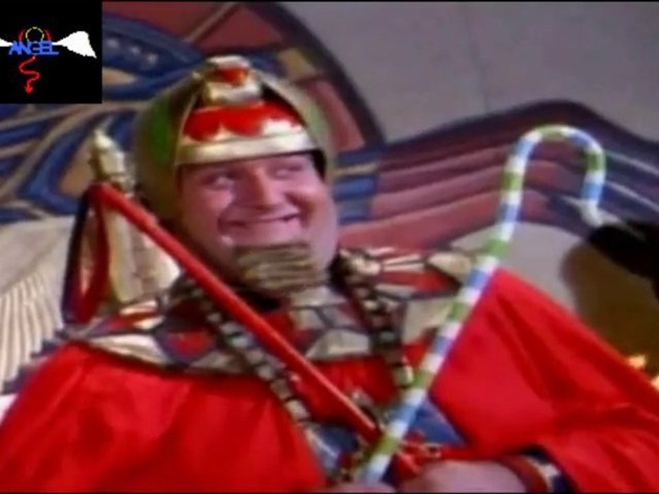 BATMAN BAILA "ROBIN PUSO UN HUEVO"