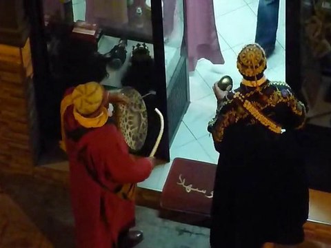 GNAWAS DANS LES RUES DE CASABLANCA