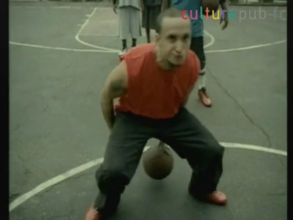 La danse du basket-ball / Nike.