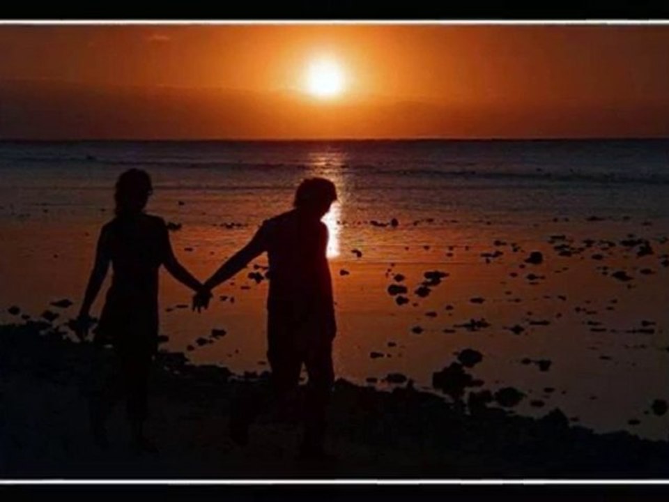 DÜŞLER TOPLA YÜREĞİNLE GÜLÜŞLERİME