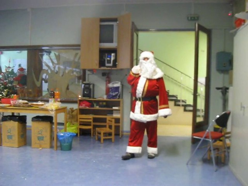 Visite du Père-Noël à l'école maternelle!