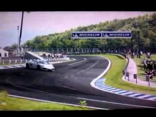 drift en Gallardo LP 560 avec 720ch sur circuit Cape Ring