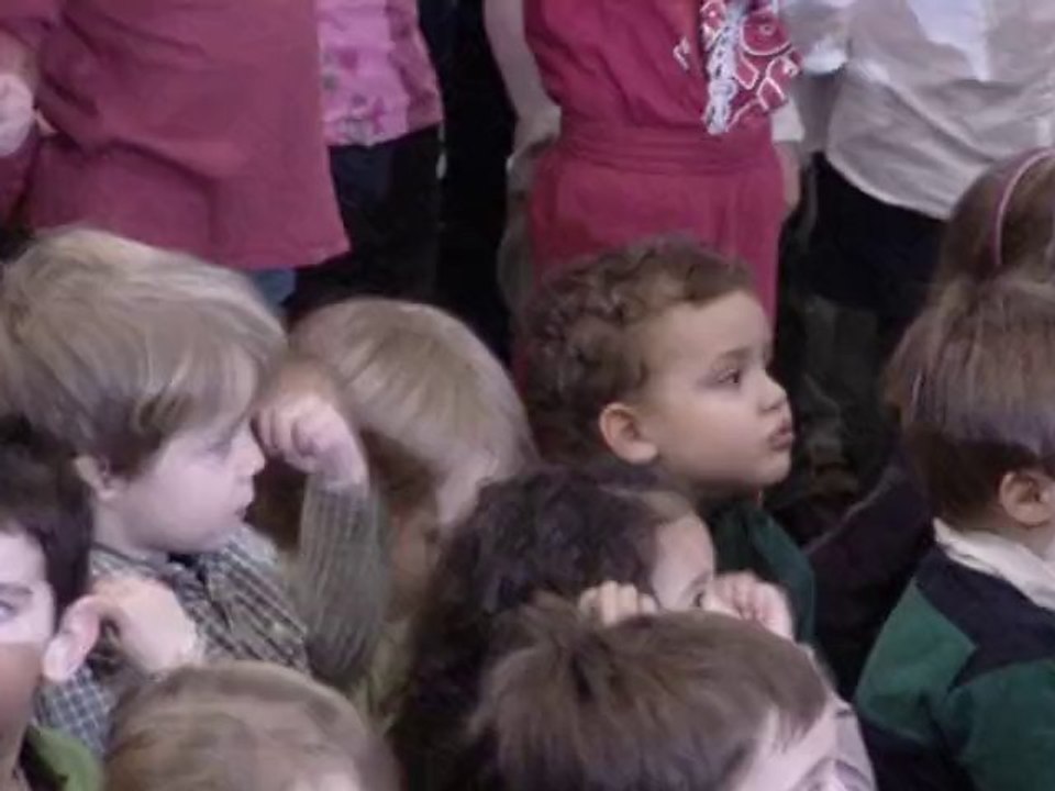 Première fête de l'école de Mael (12/2010) : chanson (3/4)