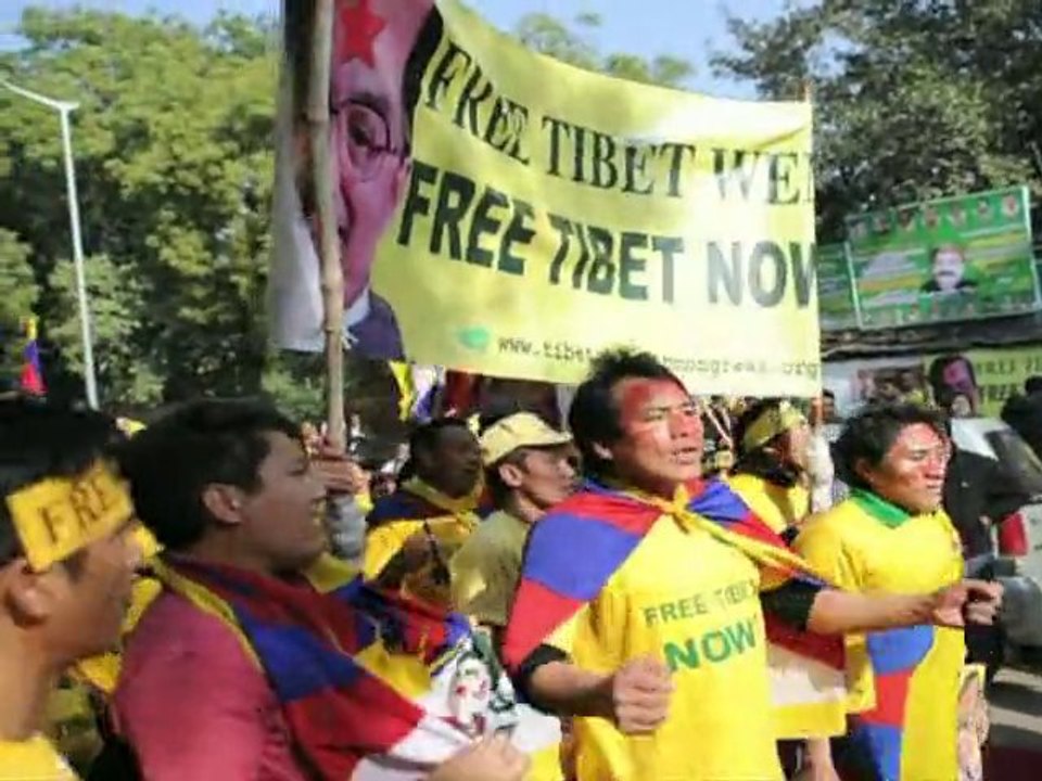 Tibetans protest against visiting Chinese PM