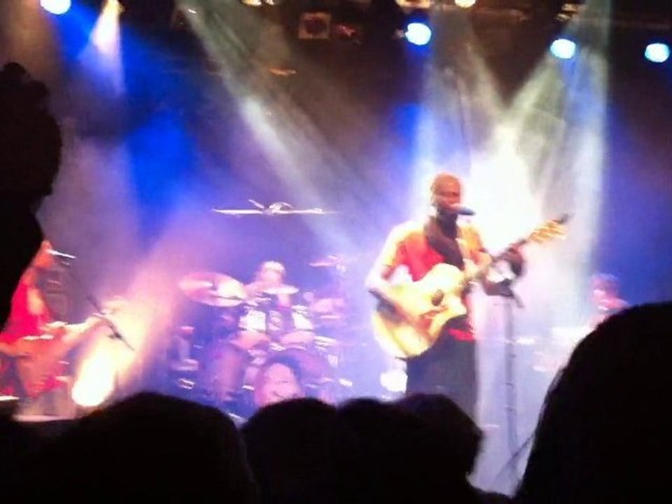 Féfé - Cliché - Concert Magny Le Hongre - File7 071110