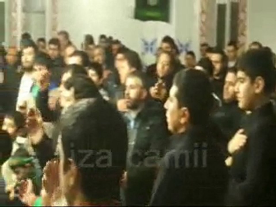 İza Camii'nde Tasua Akşamı