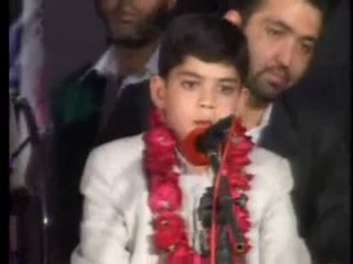 Kuran-ı kerim okuyan iranlı-cocuk