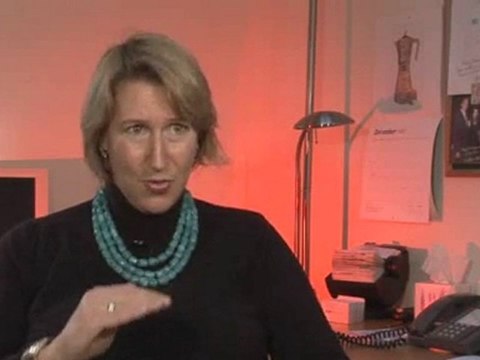 Working With Americans: Business Etiquette : What are the main mistakes British people make when communicating with Americans?