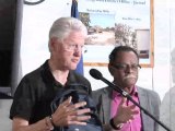Bill Clinton visits Haiti amid threat of new unrest