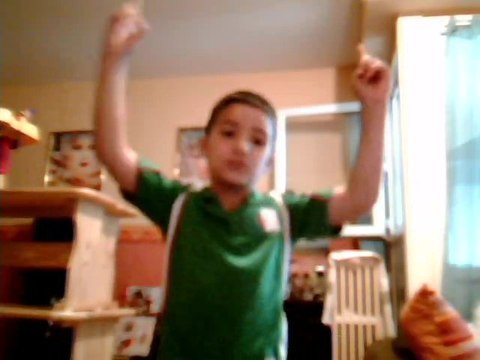 elyes quel chanteur!!!!!!!!