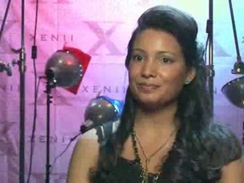 What To Wear To A Hot Spot: Women : What kinds of clothes will help me fit in at a hot spot?