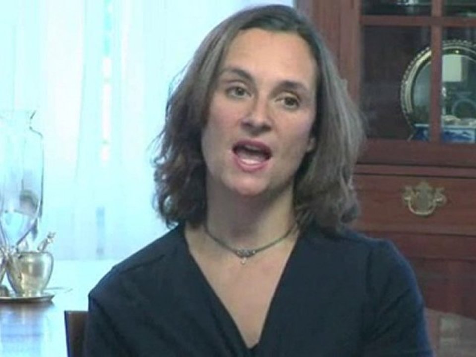 Living Abroad As A CIA Spy : Do CIA spies date foreigners when living abroad?