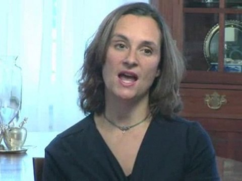 Living Abroad As A CIA Spy : Do CIA spies date foreigners when living abroad?