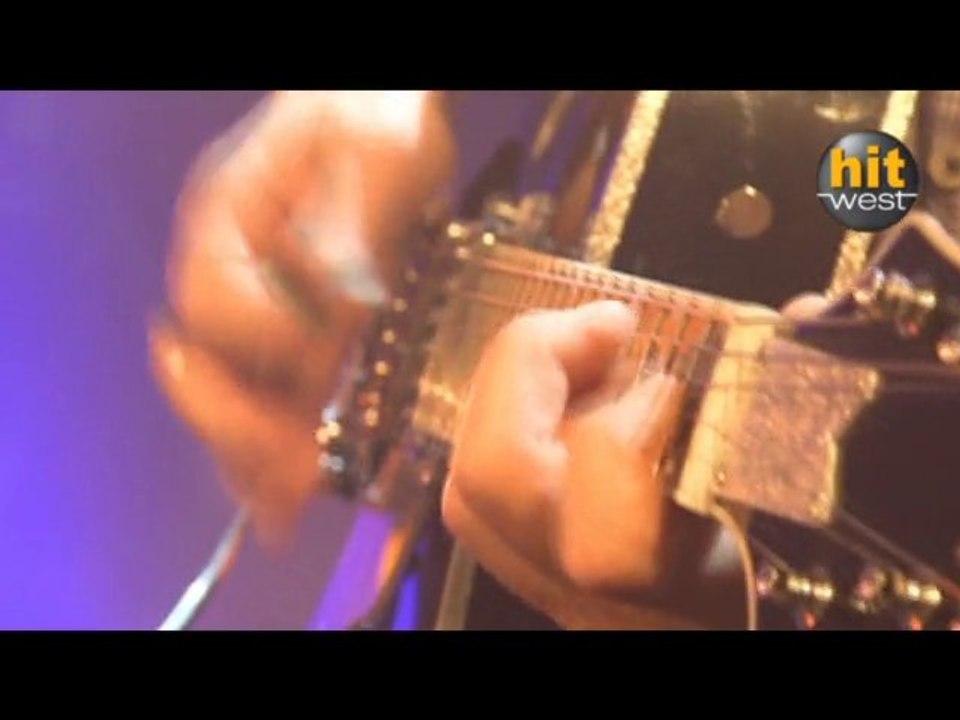 SUPERBUS - All shook up (backstage 2010)