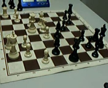 ECHECS : JULIEN 0 VS 1 ZITOUN (CLASSE A 2010)