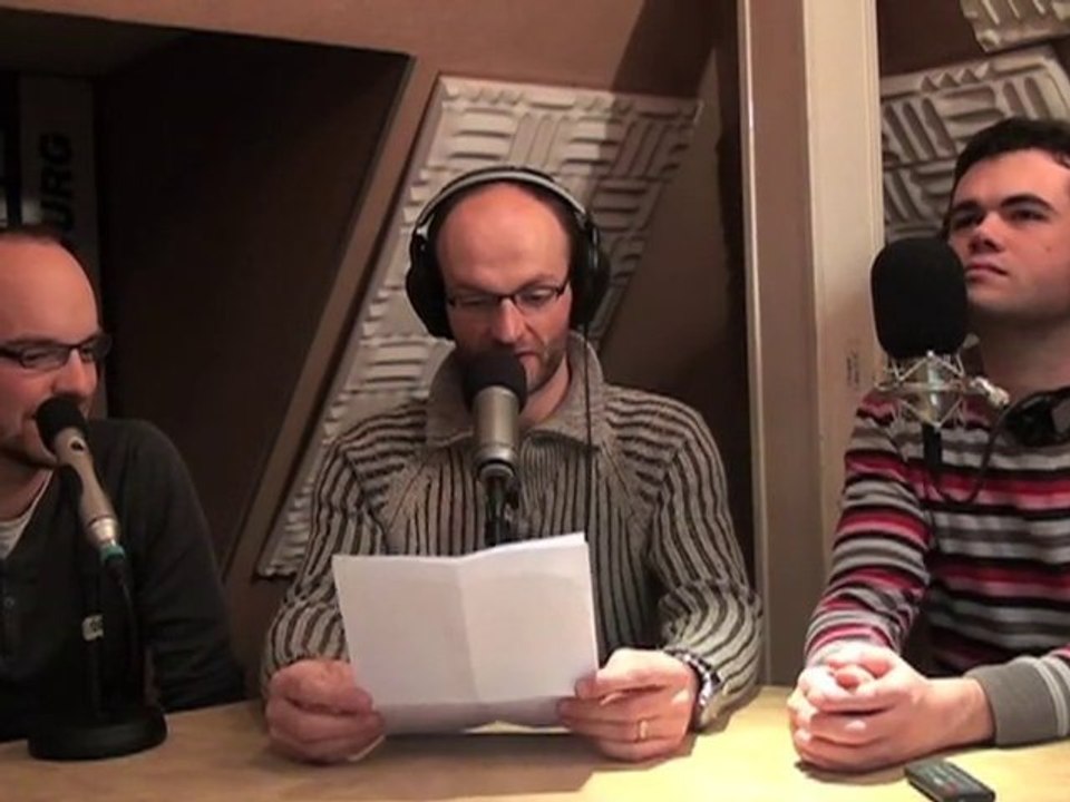 Raph Lu fait son geek de Noel kiki (2) déc 2010