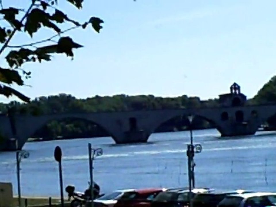 LE RHONE A AVIGNON