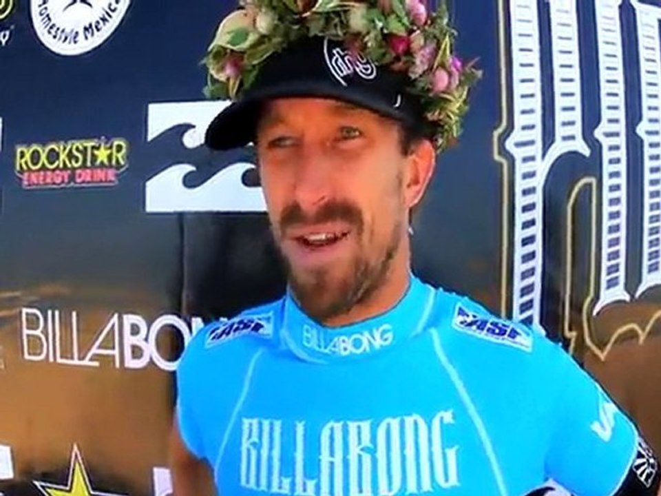 Jeremy Flores wins Pipeline Masters 2010